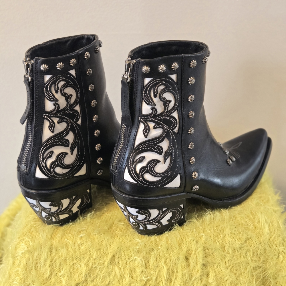 ARIAT Diva Black & White Leather Sexy Ladies Western Studs Ankle Boots Booties 8 - Picture 11 of 16